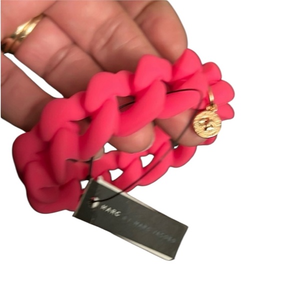 MARC JACOBS Hot Pink Silicone Stretch Bracelet #1 NWT - Picture 2 of 3